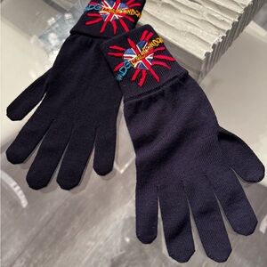 Dolce & Gabbana Navy Knit Gloves with Multicolor Embroidered Crest 🧤😍
